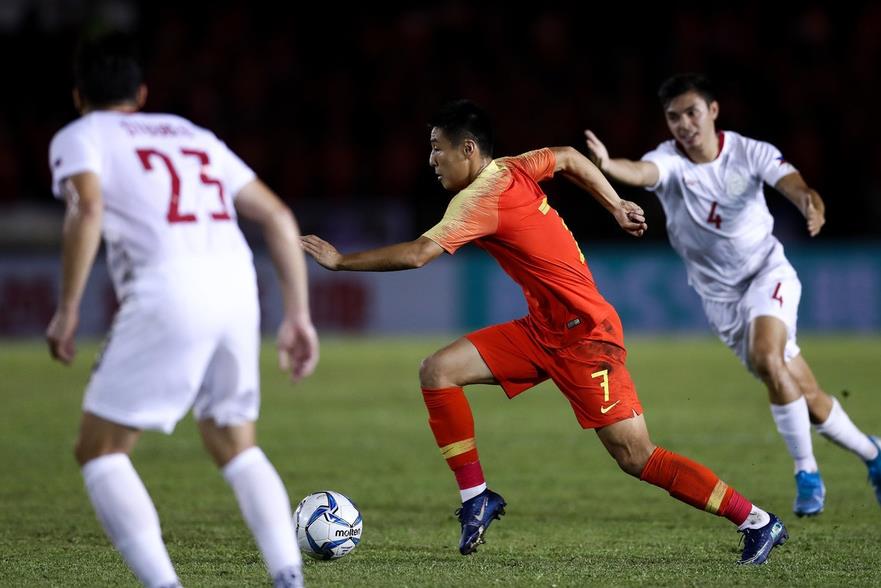 中国足球和外国球队打架,中国足球队和外国足球队对比