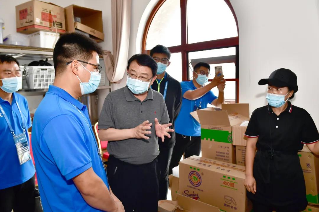 云南省体育局副局长张晓憬考察调研2021中乙联赛泸西赛区