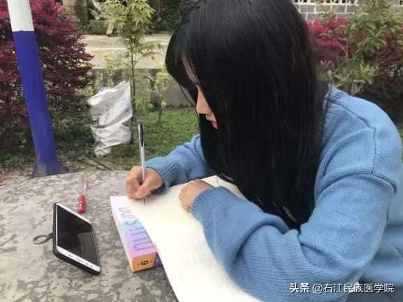 线上课程学理论，虚拟现实学技能——右江民族医学院《外科护理