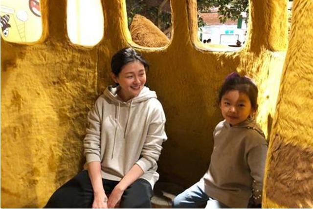 曹格女儿长大变样,曹格女儿看到林志颖