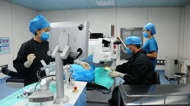 做了心脏治疗手术眼睛总是浮肿,做眼部手术为何会导致心脏停止