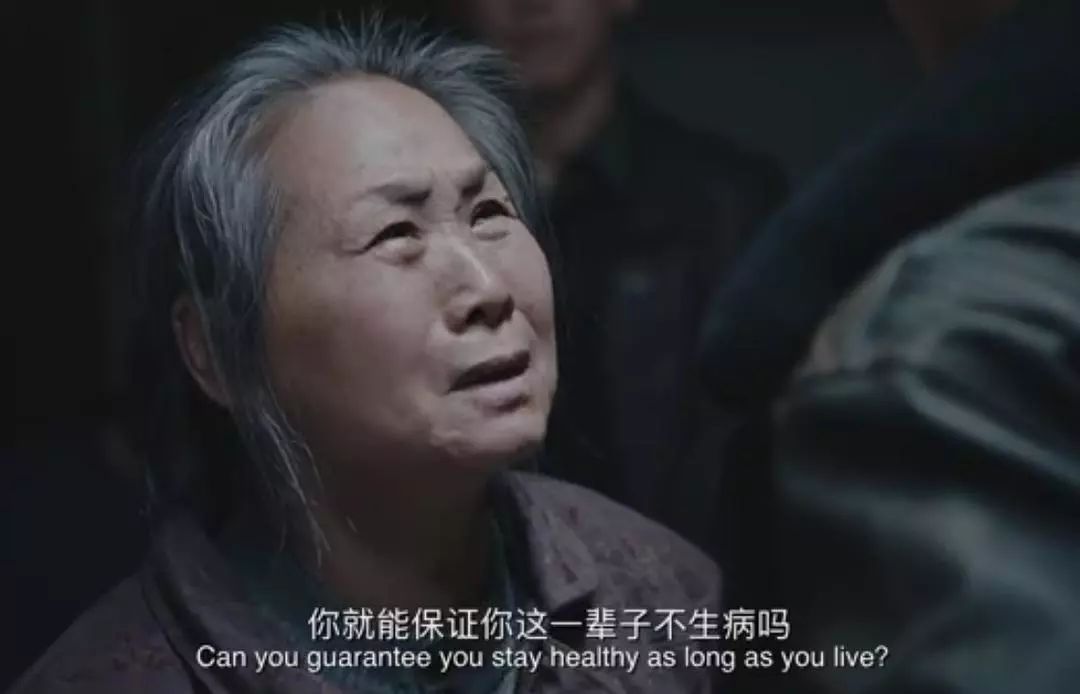 他在印度坐着三轮车狂奔，就为了抢3000个口罩……