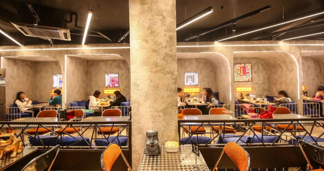 达明路上这家「黑店」,靠着瀑布芝士杀疯了