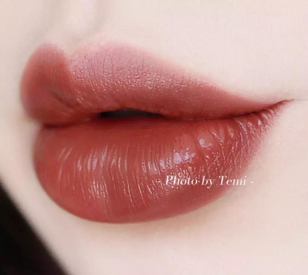 正确涂口红的视频,口红正确涂法不沾杯