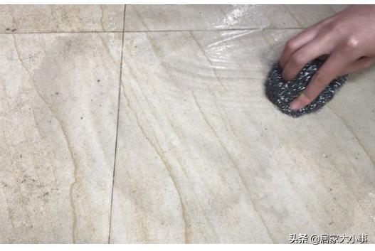 厨房地砖很粘怎么清理,厨房地砖油腻清理方法