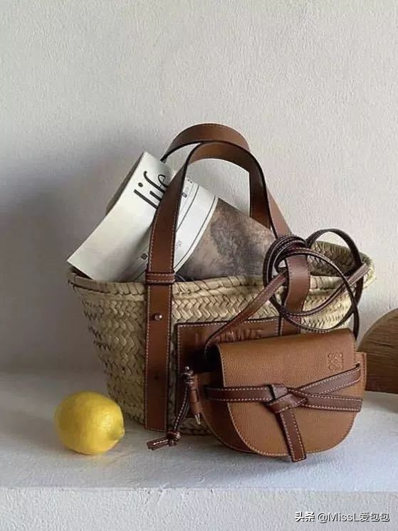 有哪些手袋既经典又时髦呢,时髦氛围感的必备单品迷你手袋