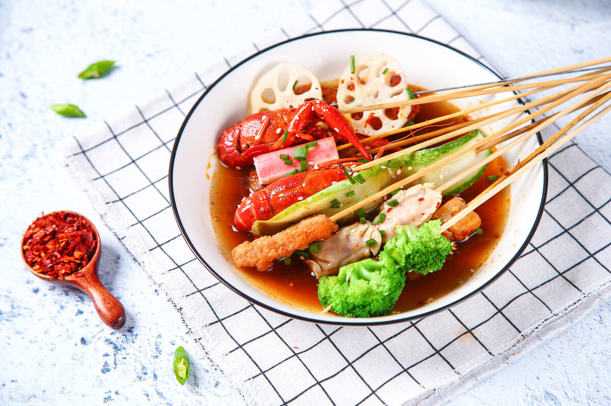 冒菜火锅麻辣烫钵钵鸡有什么区别,麻辣烫和串串香冒菜