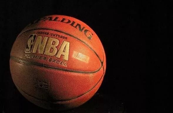 这颗扔向中国的“雷”，在美国炸出了什么？