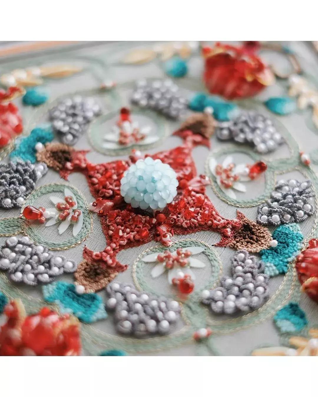 当一个程序员迷上了刺绣，就算手骨折了也无法阻止她……