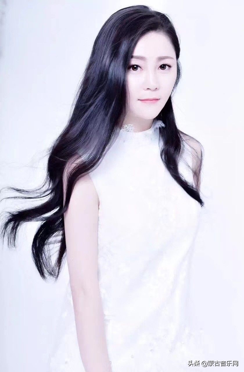 新歌推荐|乌兰娜《童年的油菜花》油菜花开正当时不负*光春**不负己