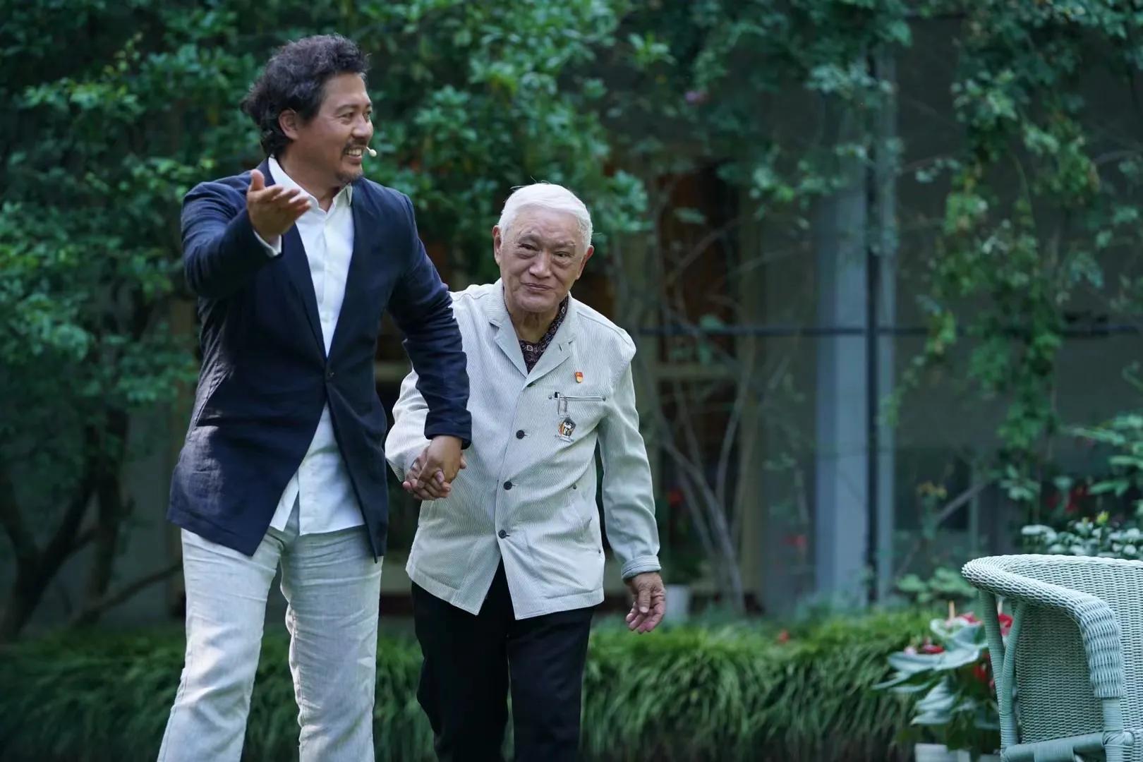 龚雪60多岁状态,68岁龚雪80岁达式常近照曝光