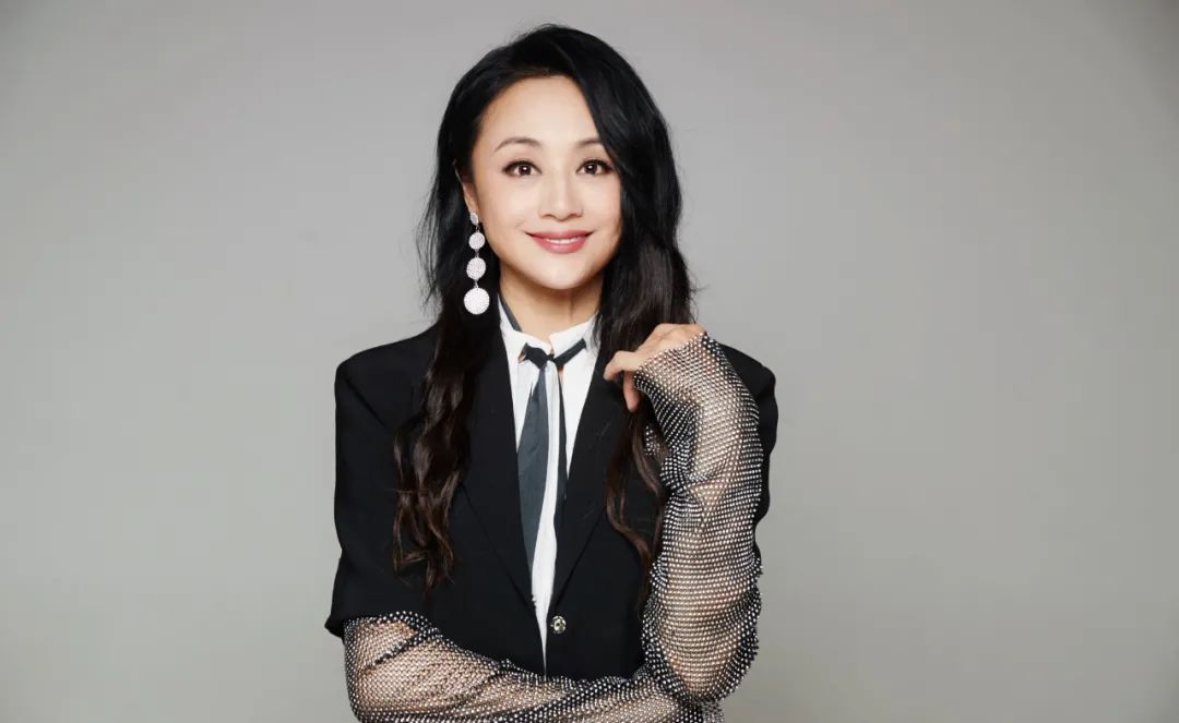 综艺大观谁主持过,综艺大观第一期主持人