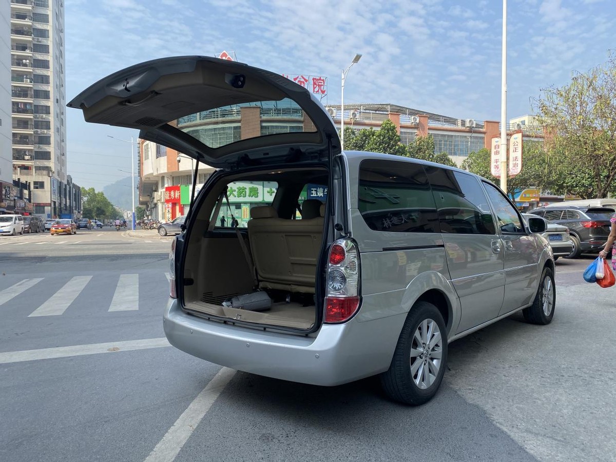 跟别克gl8很像的商务车,最新款别克gl8的性能和评价