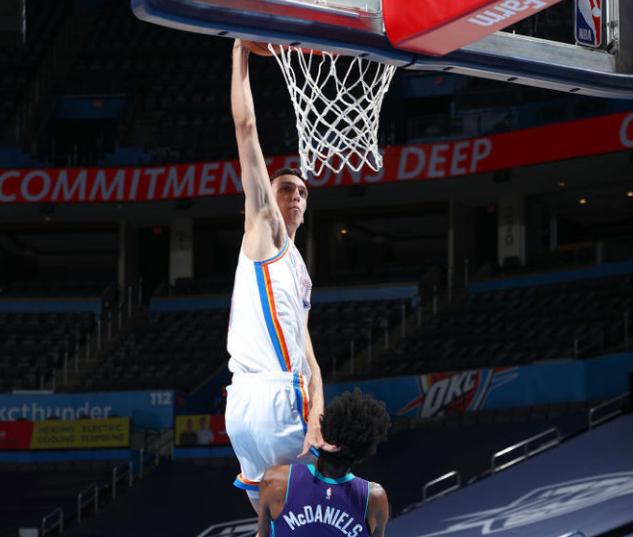 10记三分刷新队史纪录,10记三分