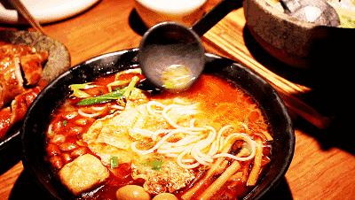 螺狮粉狂热分子：“臭”名远扬的螺狮粉，为何能让*欲人**罢不能