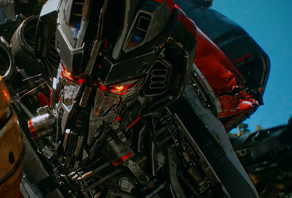 奥图码uhz886是哪年生产的,奥图码uhz886镜头是什么材质