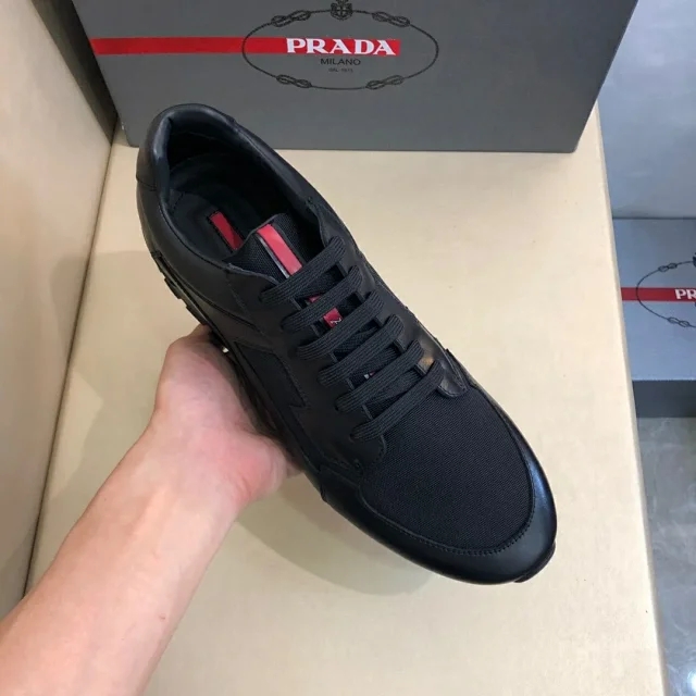 普拉达最新专柜爆款,普拉达漫步鞋中国市场