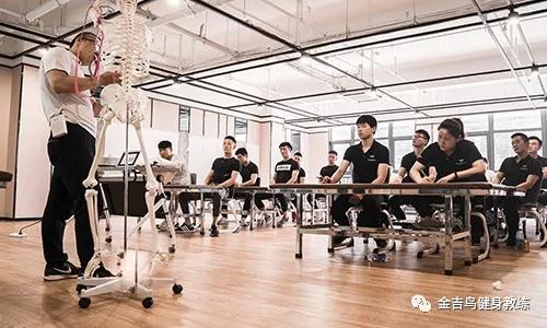 国内比较权威的健身教练培训学校,怎么看健身教练有没有教练证