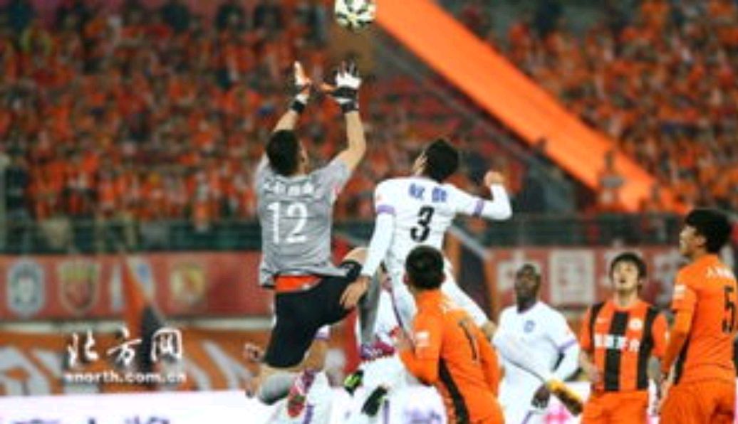 中甲再现飞铲,中甲门将争议判罚