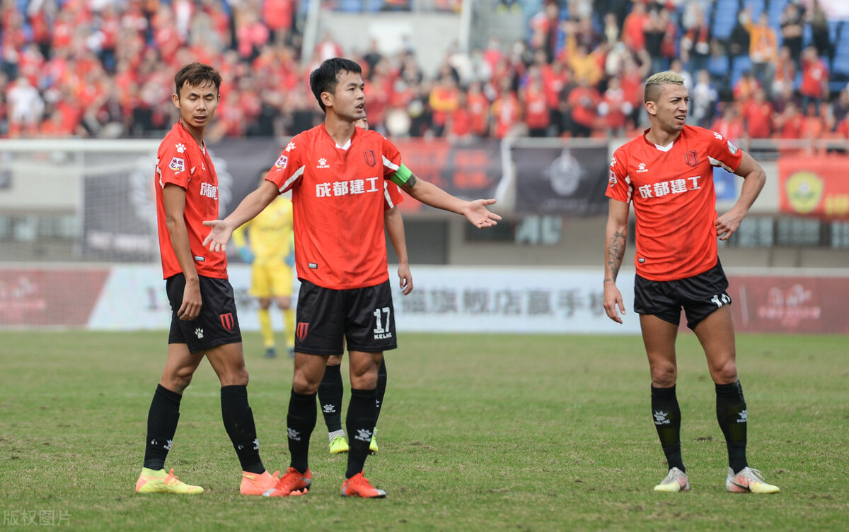 成都足球乌龙,成都队到底是不是手球