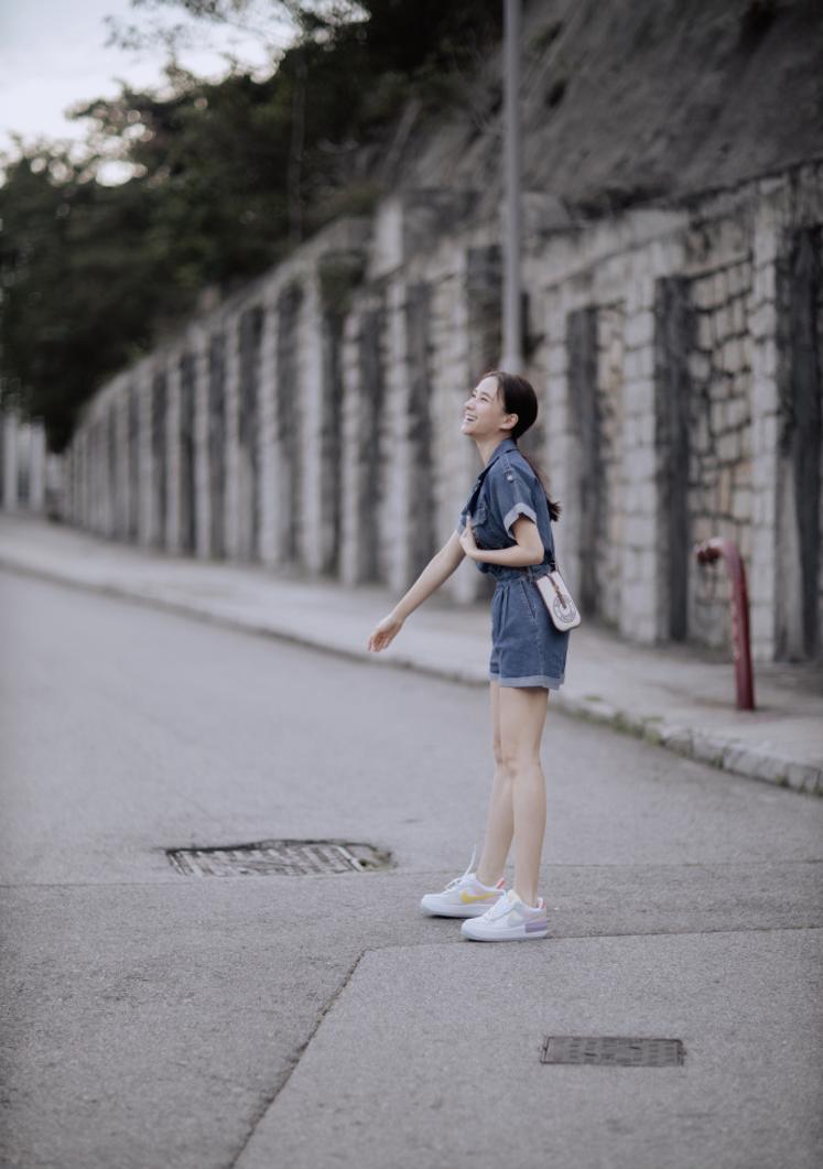 何超莲有高级感吗,何超莲优雅抹胸裙配大衣