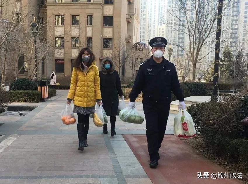 变的是“角”色不变的是“警”色