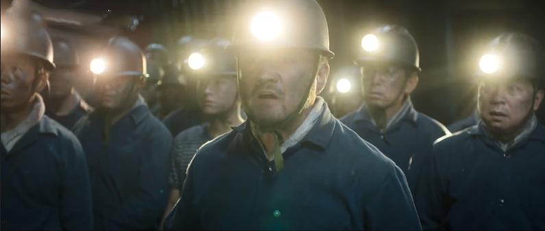 唐山大地震生还矿工,700米地下矿难真实救援视频