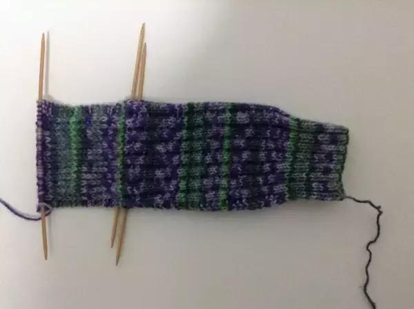 珊瑚绒线织袜子教程简易,如何编织冬天袜子教程