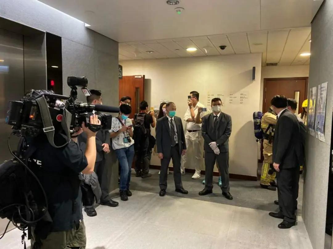 煽*政暴**棍被一场乌龙吓破了胆丨香港一日