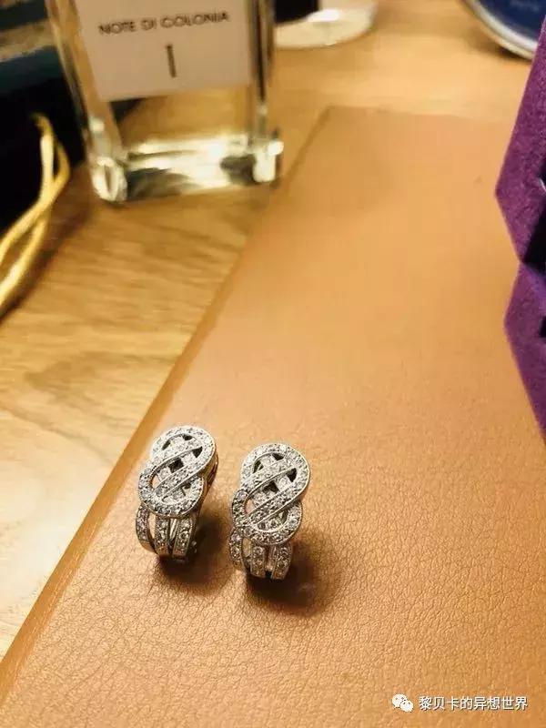 这些东西买的时候肉痛却天天用，她们说值了