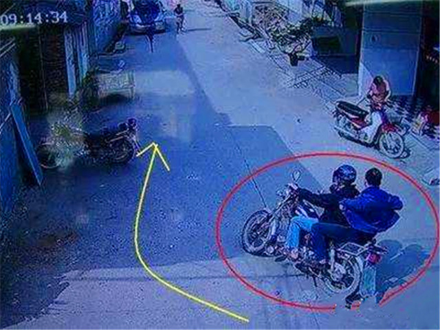 店主追抢货少年致一死一伤，该怎么评价，其实有两个案例借鉴