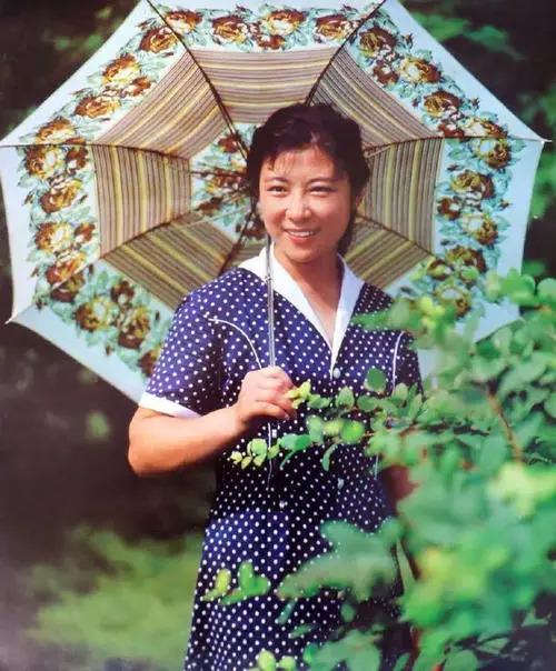 和丈夫携手到老,儿子是她的骄傲,72岁的王馥荔如今过得怎样?