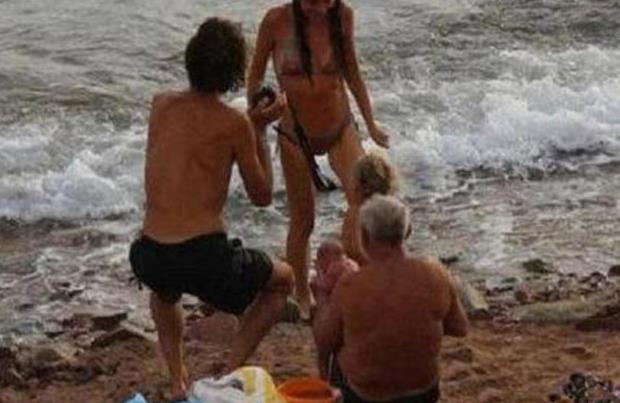 最强产妇走出产房,最霸气产妇生完孩子把老公打住院