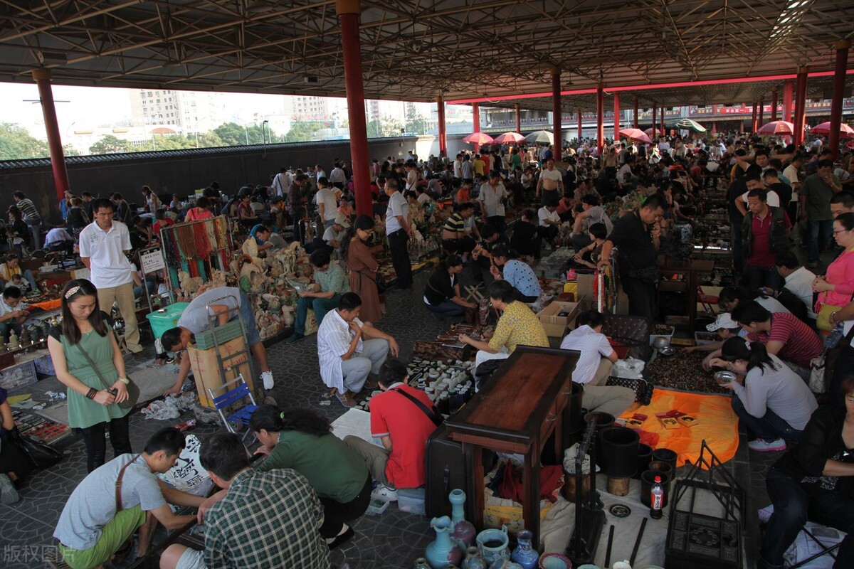 那年那月逛潘家园旧货市场，疯狂买老相机和摄影书刊