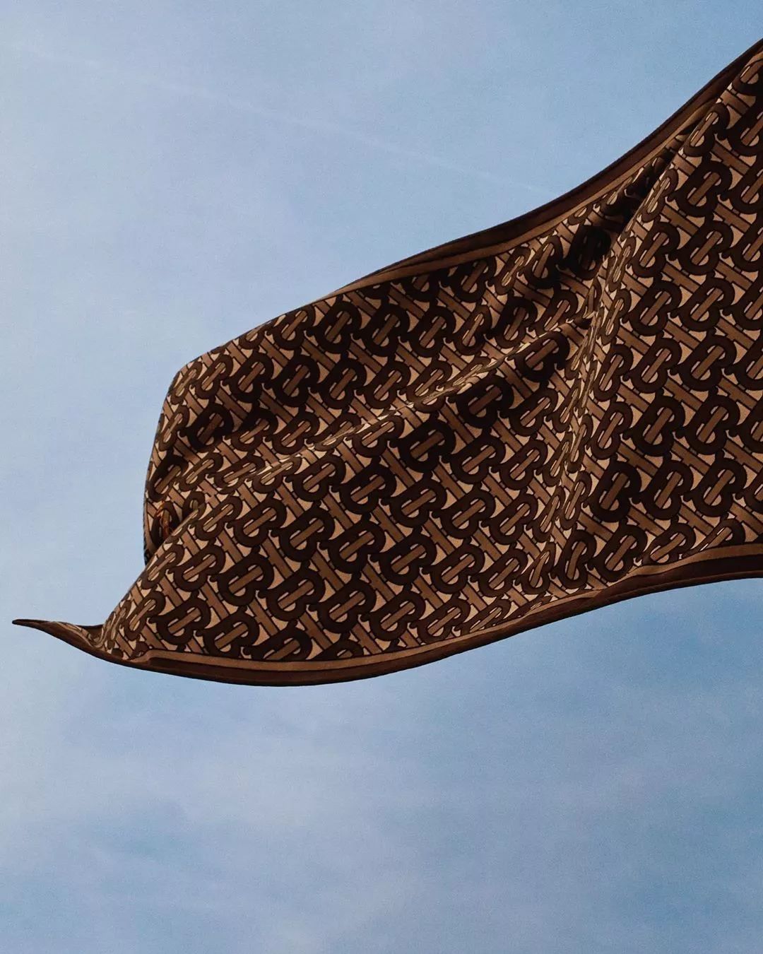 burberry近5年高级成衣的共性,Burberry为什么印花都在里面