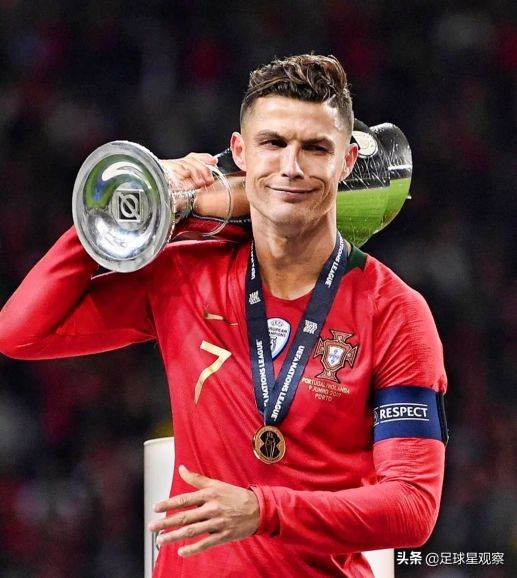 尤文图斯c罗超清手机壁纸最新,梅西c罗壁纸手机超清全面屏