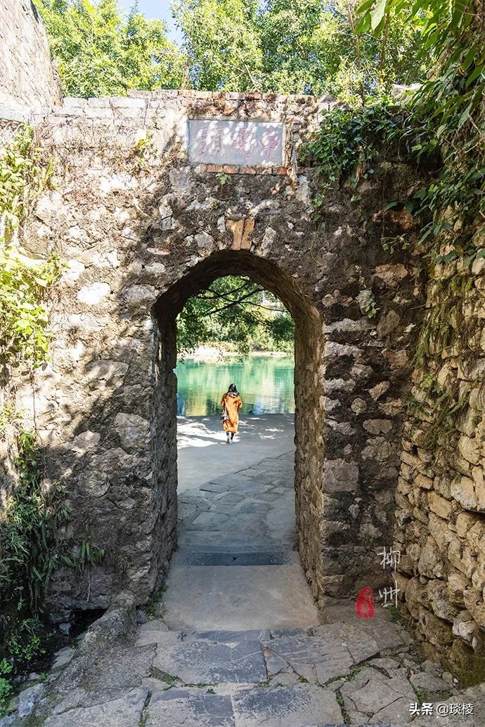 手里拿的不是大刀?最有文化的关二爷竟然藏在个古镇里