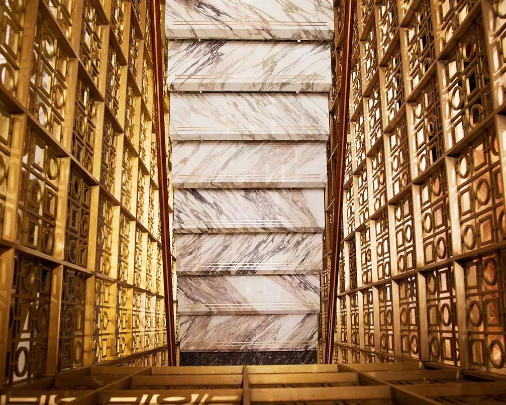 全世界最豪华的奢侈品店楼梯设计，只有大理石才配得上