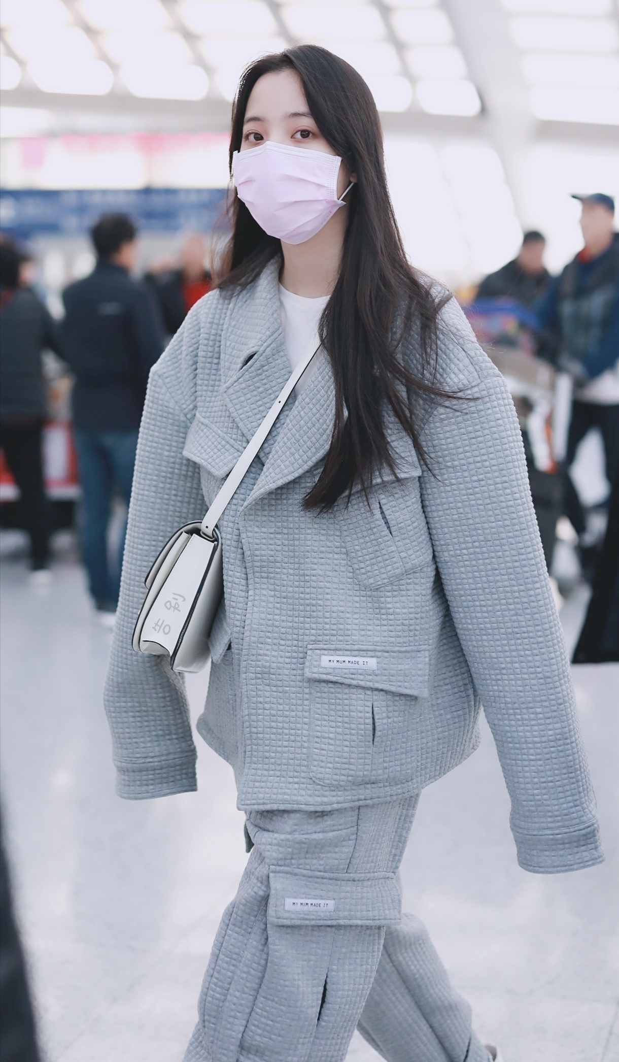 欧阳娜娜穿衣服风格,欧阳娜娜纪梵希衣服同款