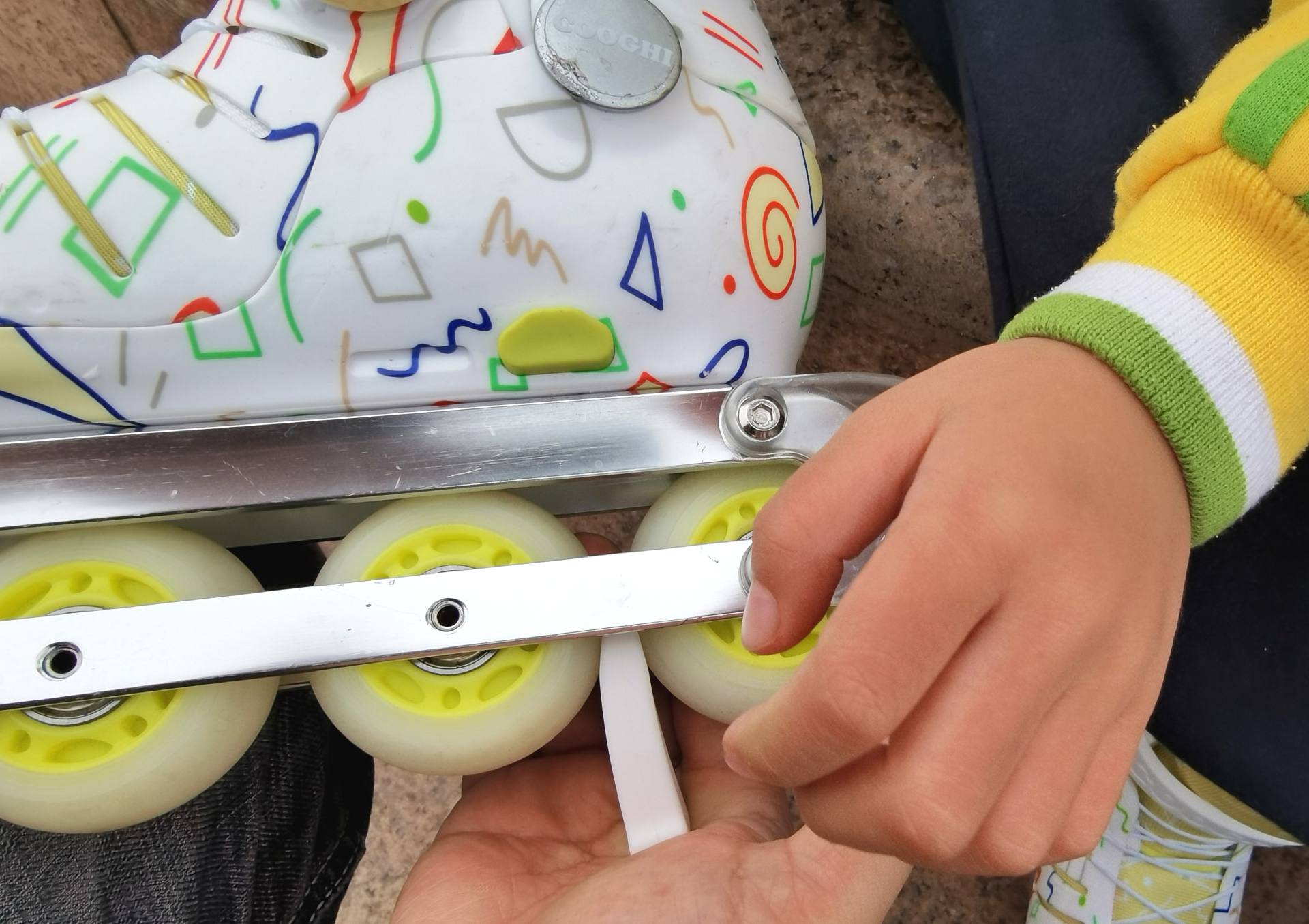 儿童轮滑鞋教学滑行,儿童滑轮滑鞋去哪儿滑