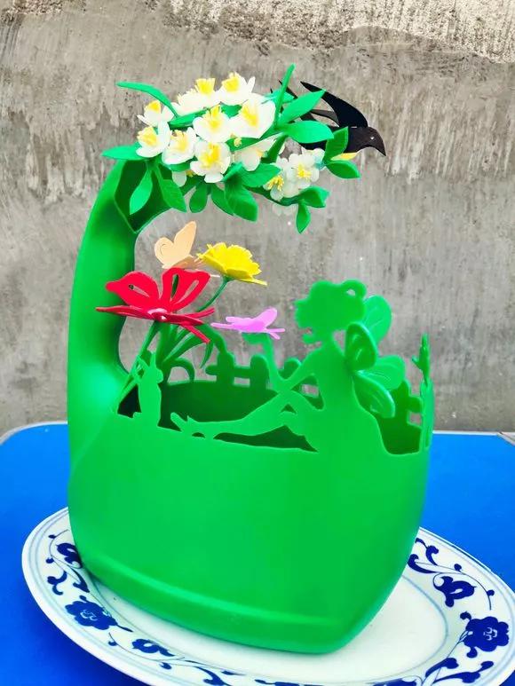 洗衣液桶剪2刀秒变各种养花神器,旧洗衣液瓶怎样剪养花好看