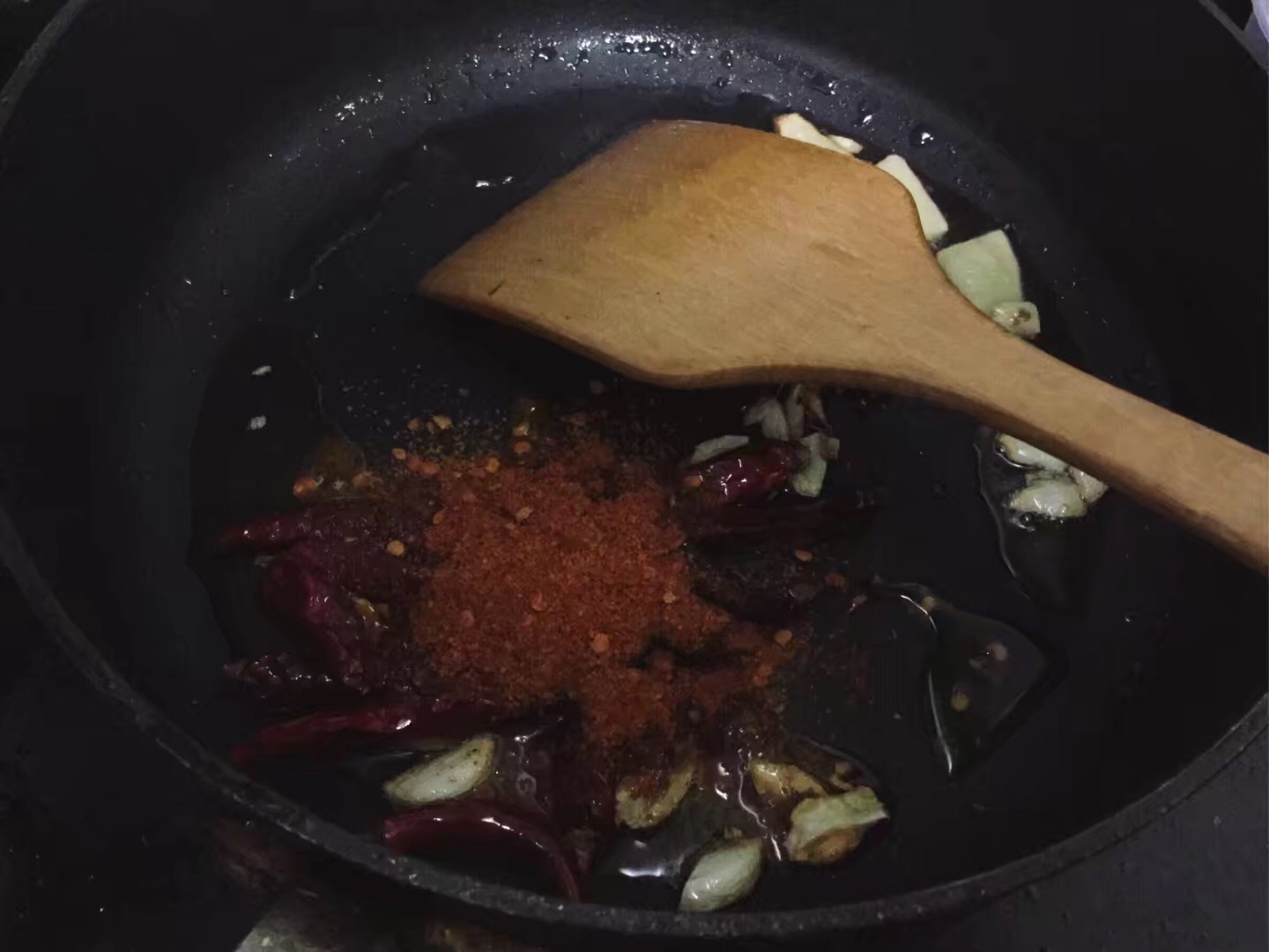 自己在家做麻辣香锅需要什么,自己在家做麻辣香锅都需要什么菜