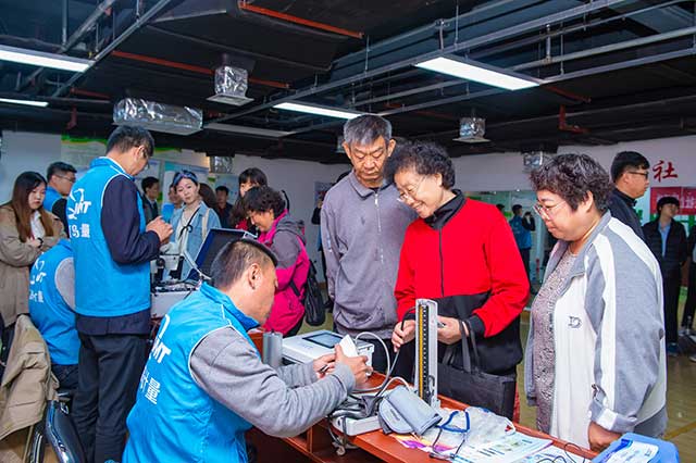 2000元买的是假翡翠吗,200元能买到天然水晶