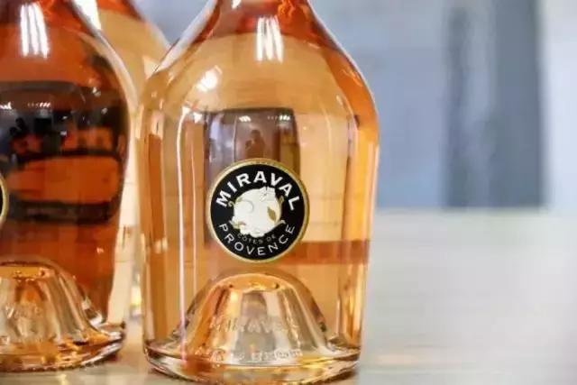 为你集齐了代表爱情的葡萄酒，2019要爱得长长久久