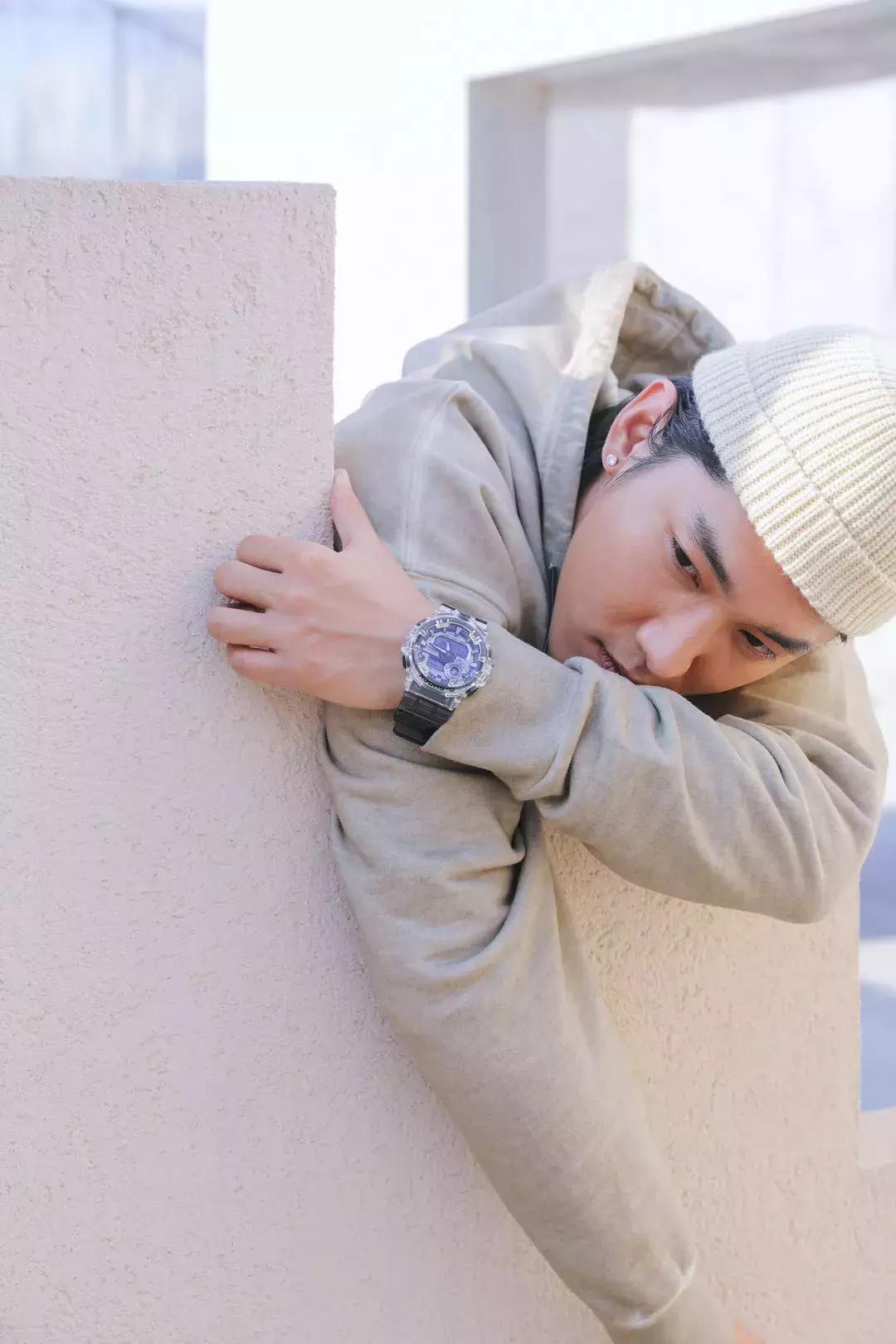 荷尔蒙最爆棚的手表,逆天荷尔蒙透明手表