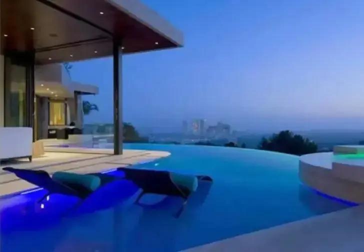 “不要男人只要房子”的她，10年后怎么样了？