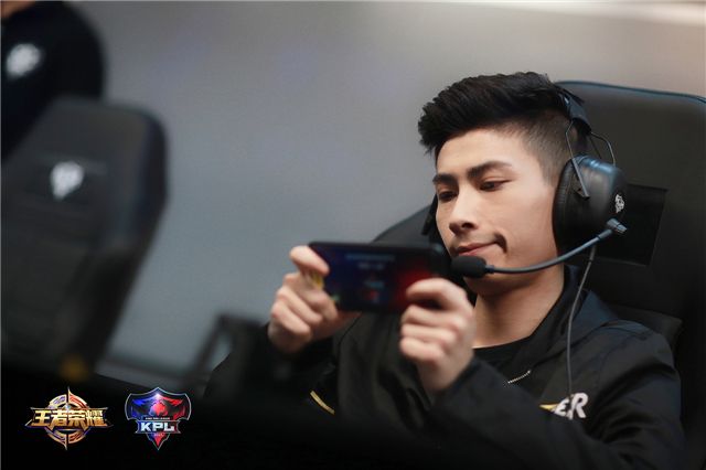 王者ag超玩会梦泪一共有几个国服,王者荣耀ag超玩会历届战绩