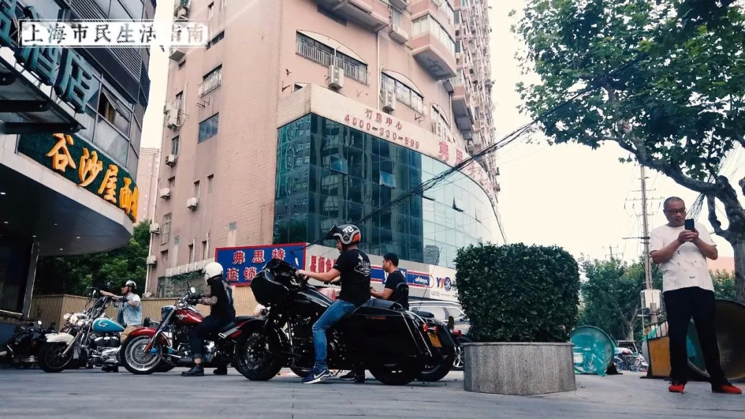 骑哈雷的爷叔,骑哈雷的爷爷还是爷叔