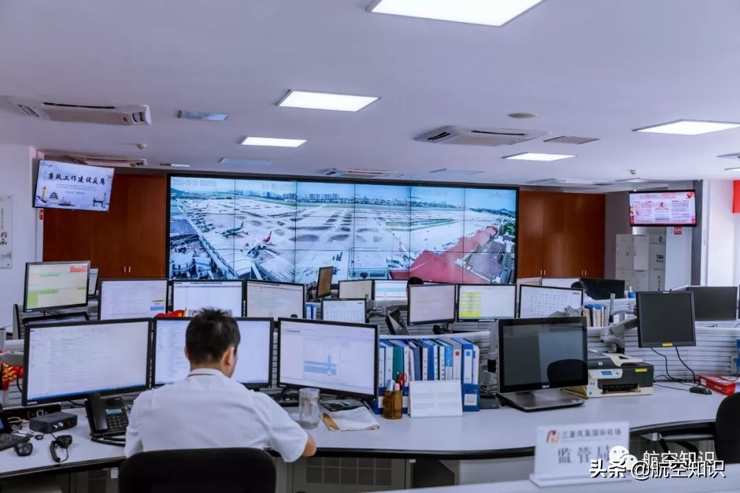 25年后再次回到陌生又熟悉的地方,我们即将到达三亚凤凰国际机场