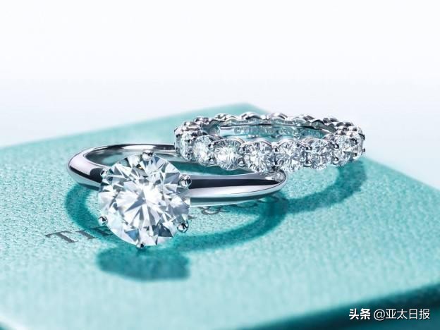 女子收未婚夫蒂凡尼求婚戒指乐开花,事后发现戒指是6块钱假货